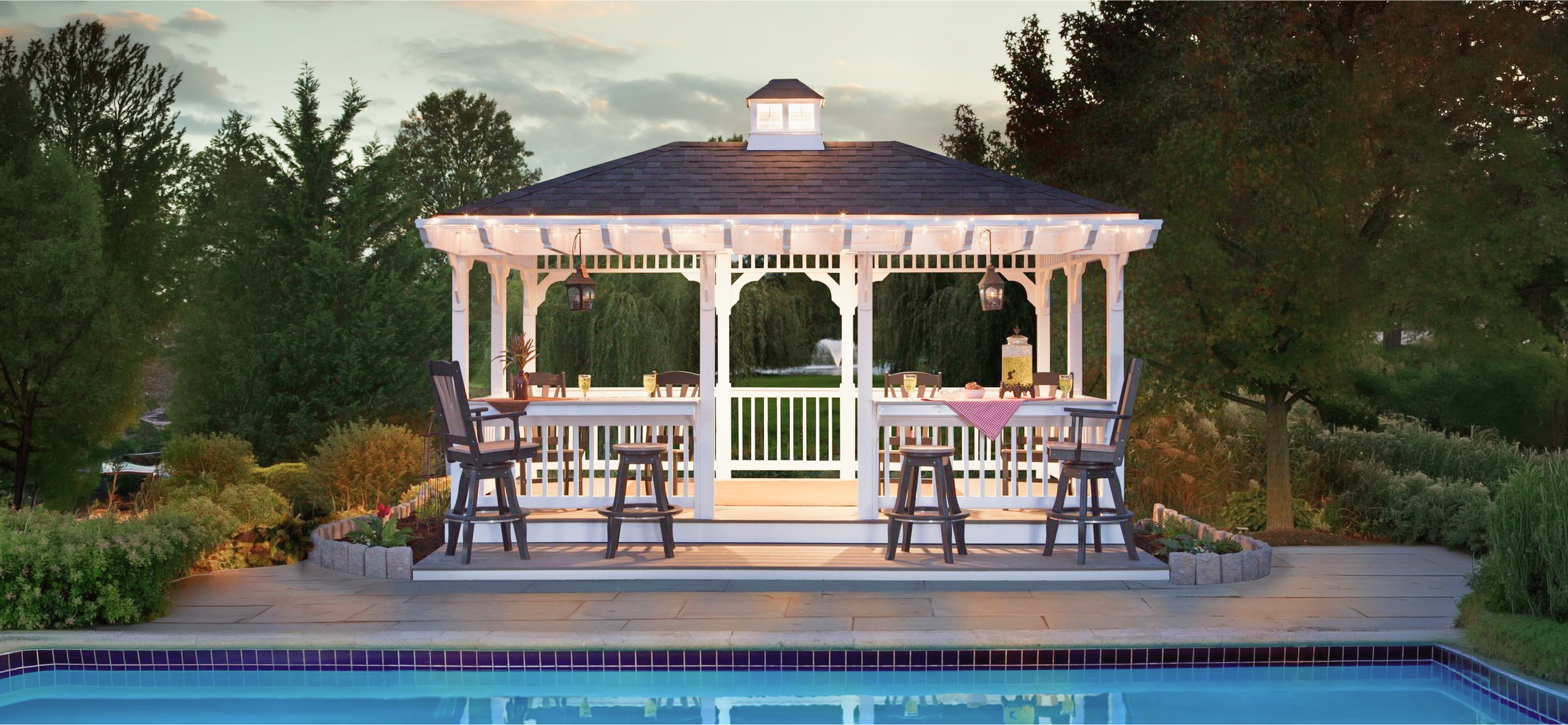 Pergola and pool at Dutch Country Connections